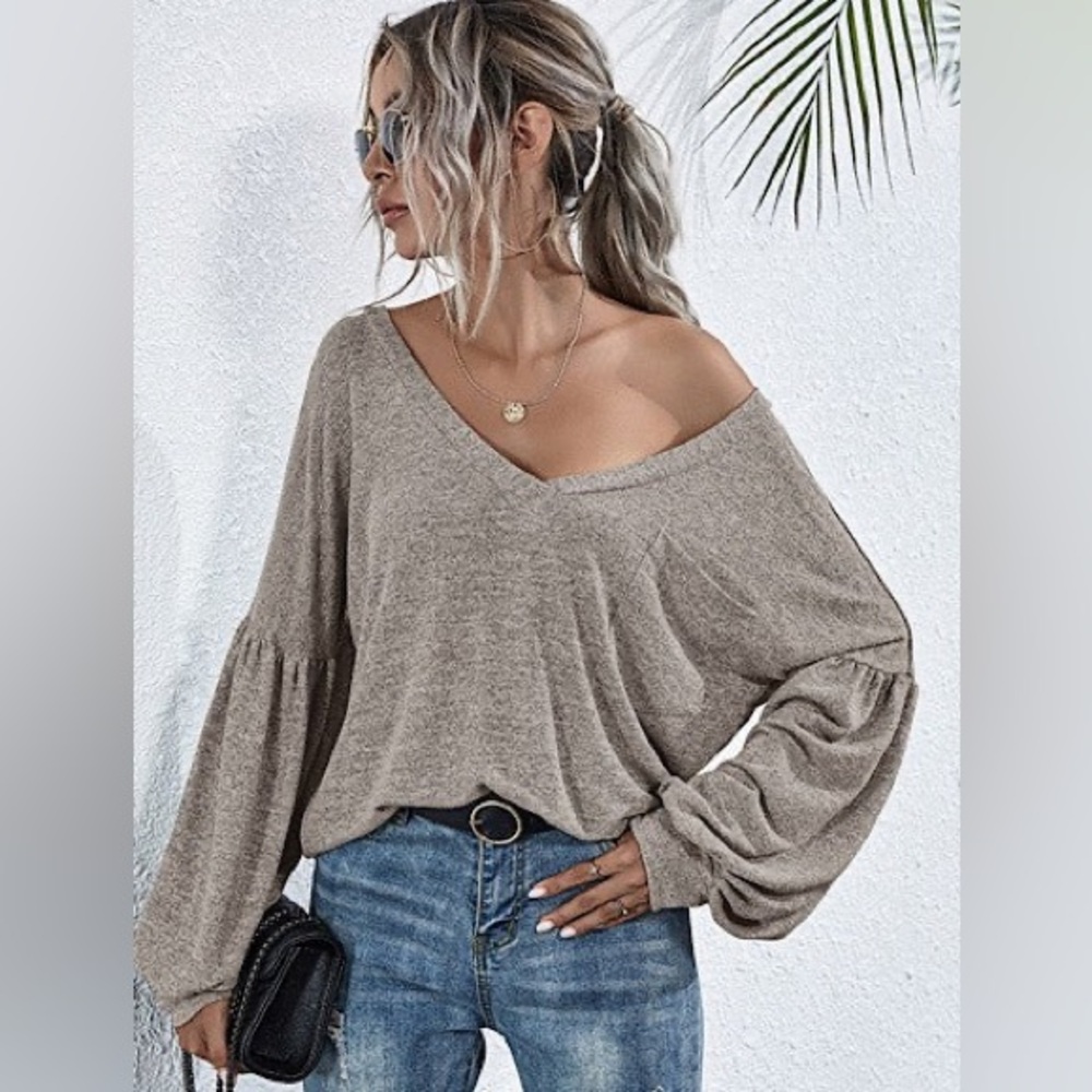 NWT! Cassidy Taupe Balloon Sleeve Knit Top